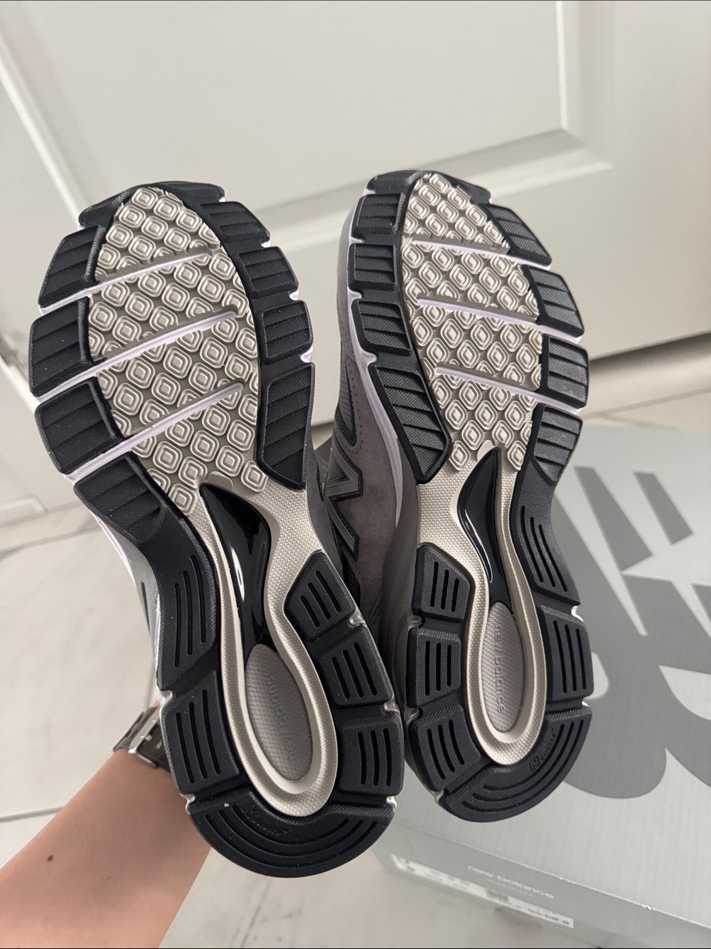 New Balance 990V4 - Picture 2 of 7
